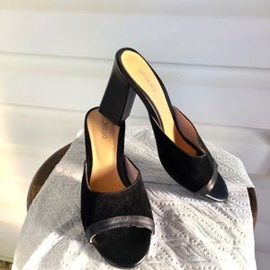 Slip on sandals pump